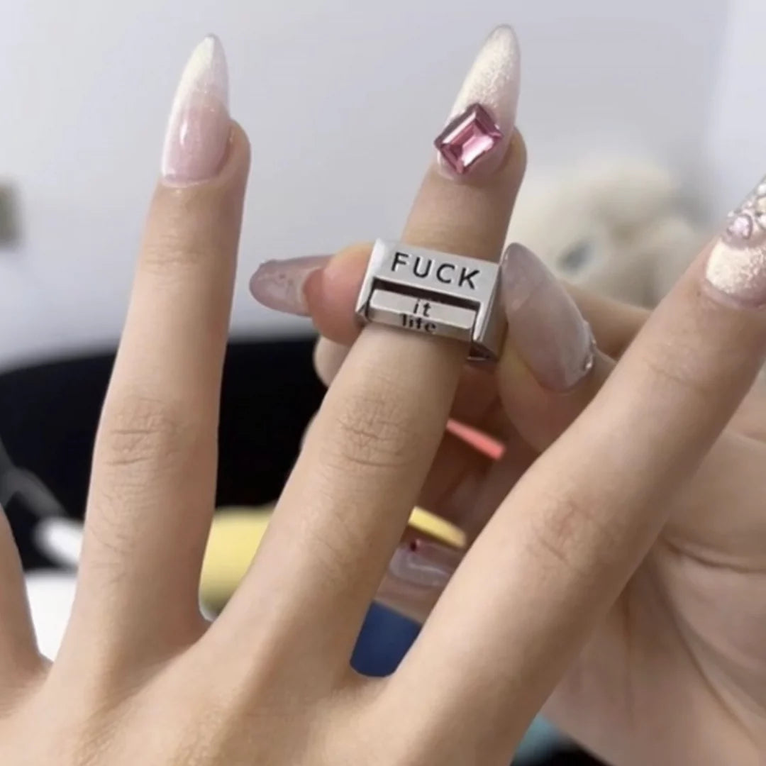 Stark Rotierender Fuck Ring – Edelstahl Statement Schmuck mit frei wählbaren Worten | Swaravo