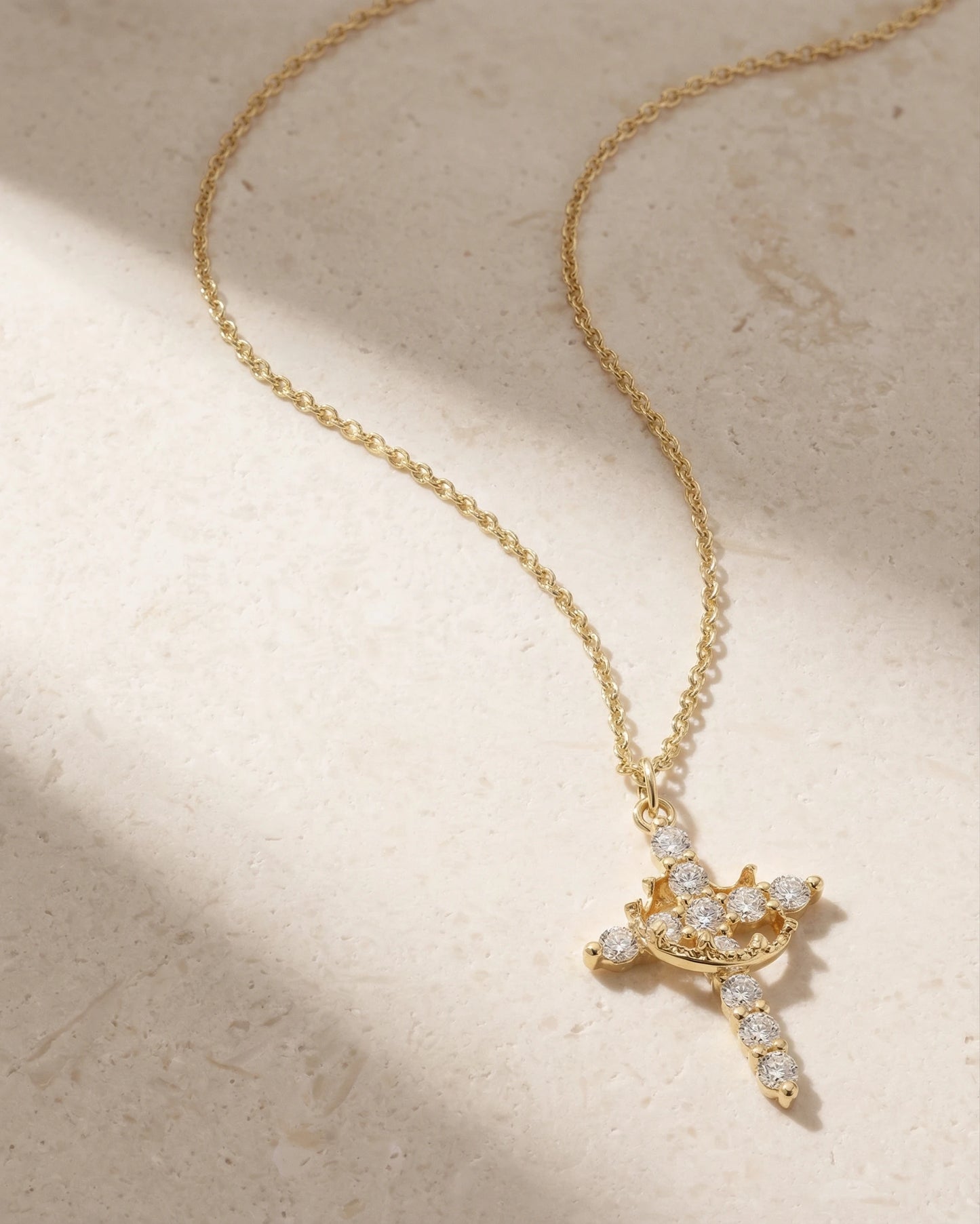 Bedeutungsvoller Schmuck Glaube – Crowned Faith Kreuzkette gold Geschenk schwere Zeiten