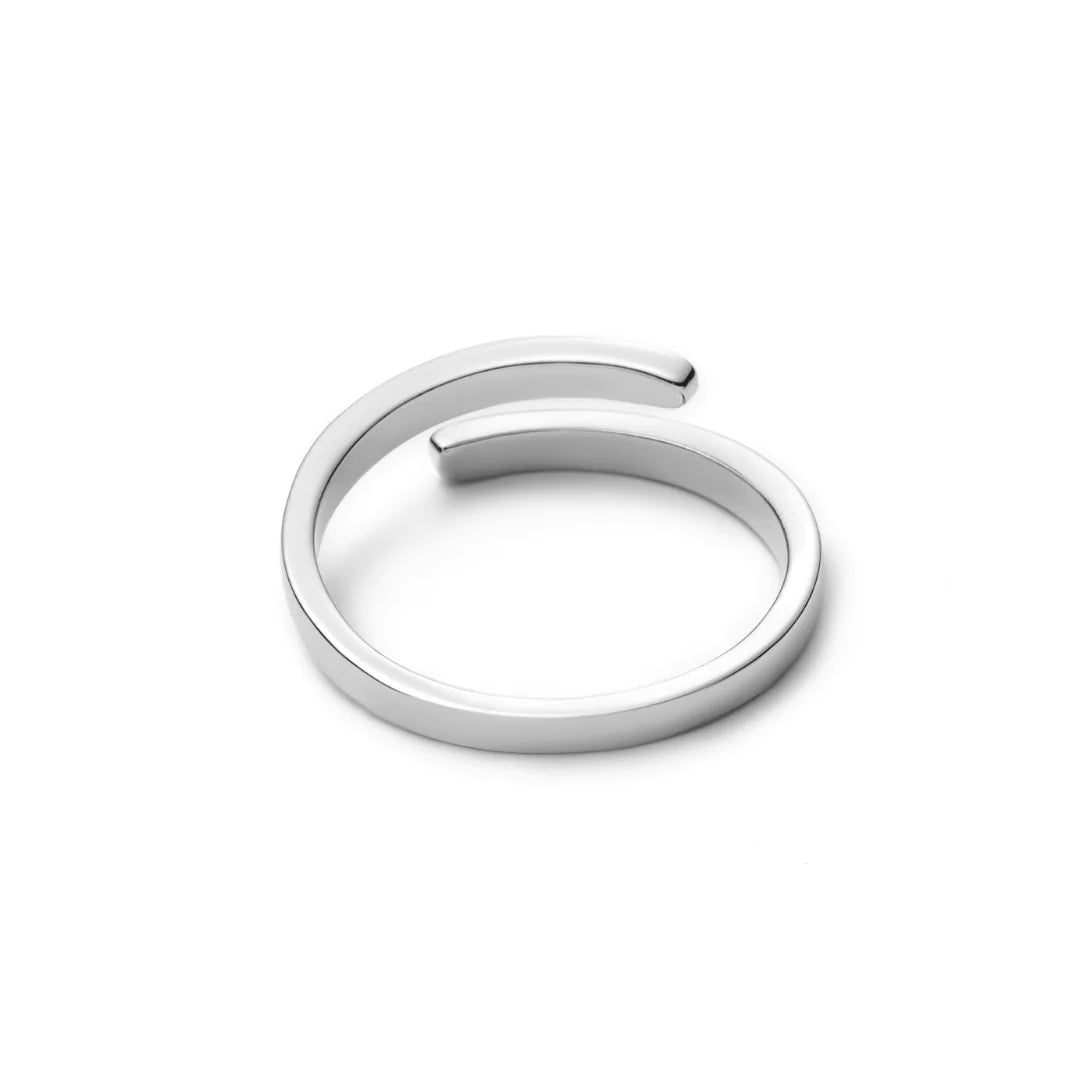 Rückseite des „Ich bin genug“-Rings aus 925er Sterlingsilber – schlichtes Design.