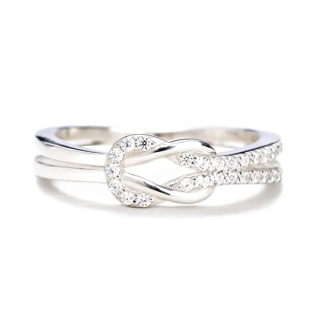 Zarter Knoten-Ring aus Edelstahl in silber– minimalistisches Schmuckstück mit tiefer Bedeutung