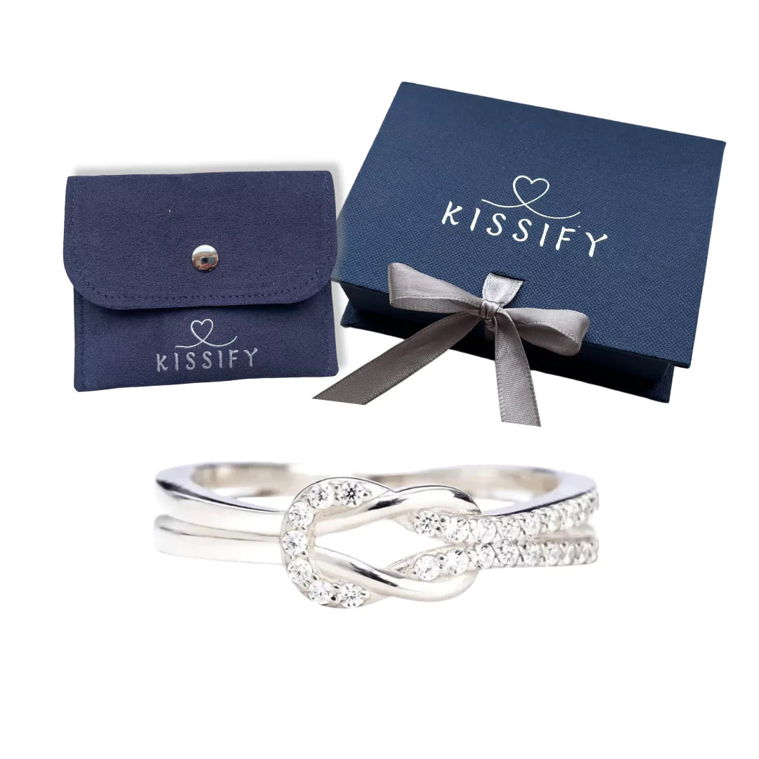 Knoten-Ring in klassik Geschenkbox – perfektes Geschenk für Herzensmenschen