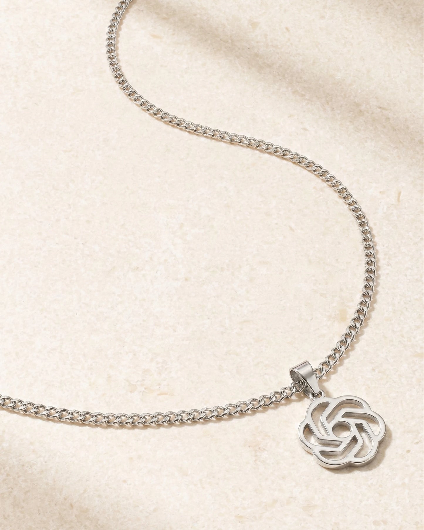 人工智慧 OpenAI 項鍊 — 智慧與創新的象徵 | Swaravo