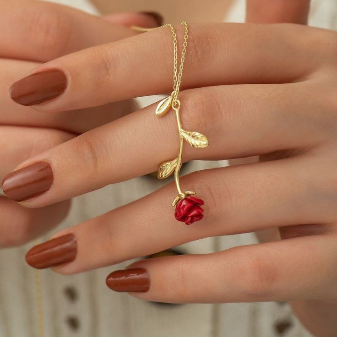 Red Rose Halskette mit goldfarbenem Stiel
