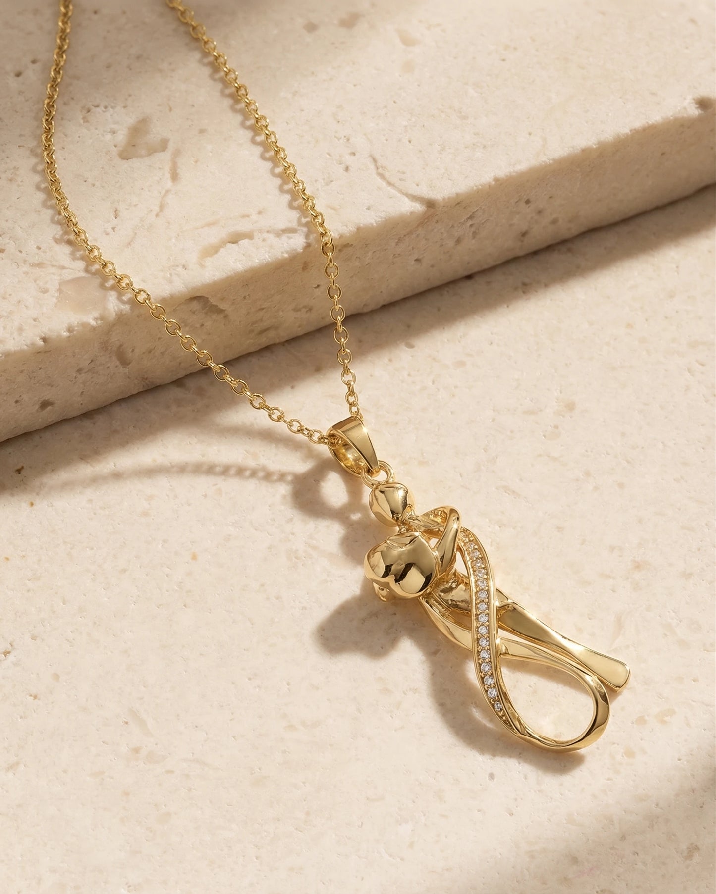 Eternal Embrace 擁抱項鍊 — 一個不會結束的擁抱 | Swaravo