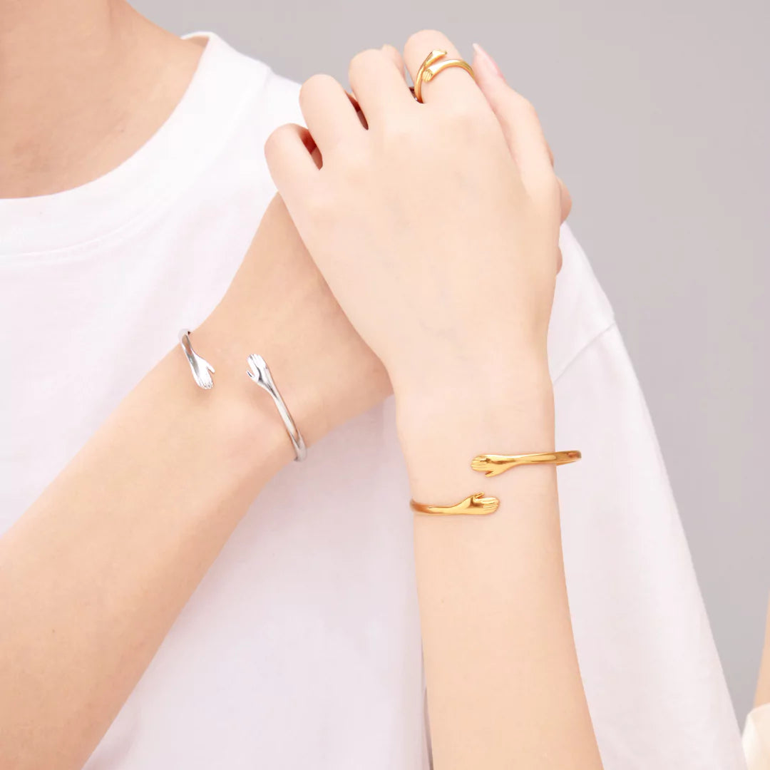 umarmung Armreif im Golden und Silber