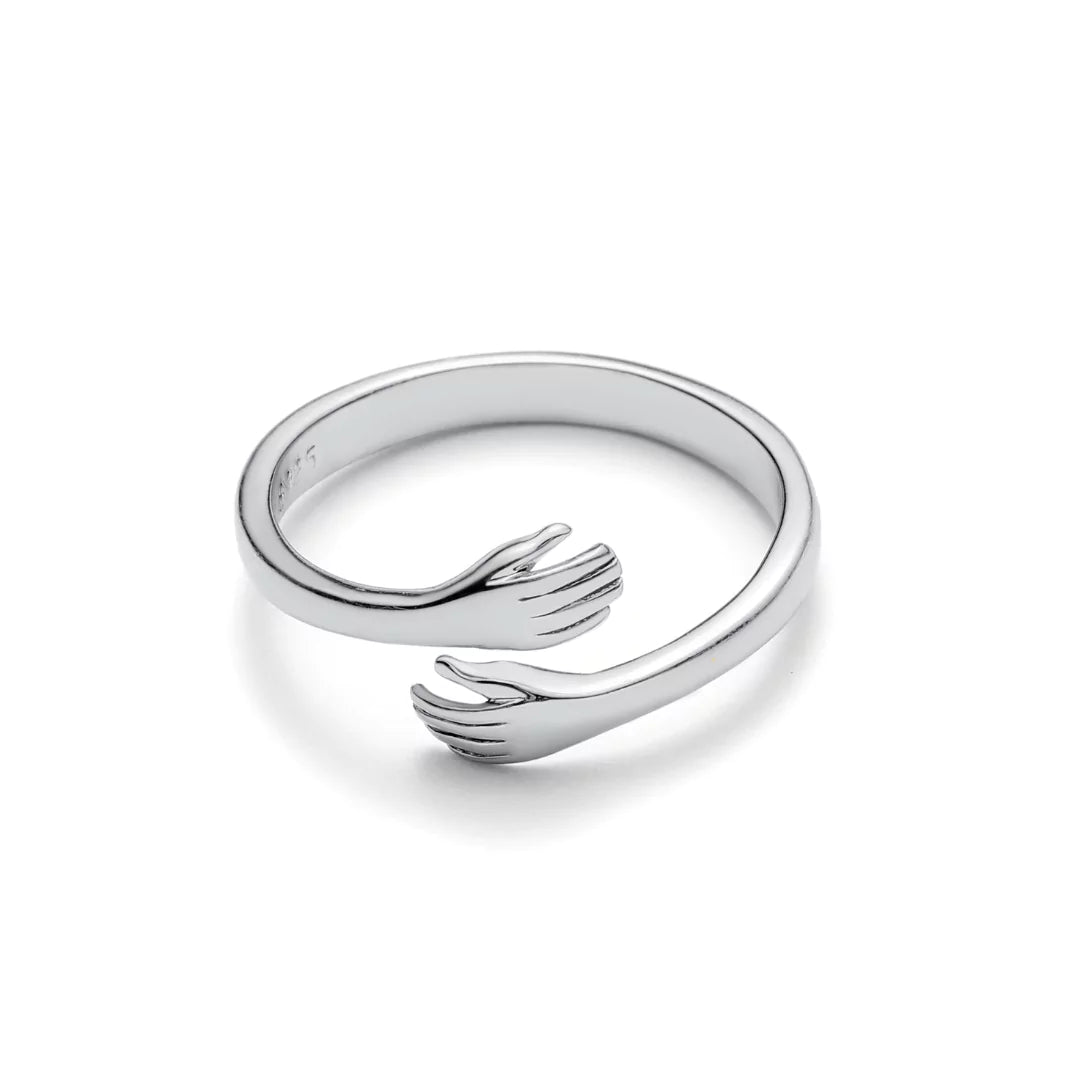 Filigraner Umarmungsring aus Silber – liebevolles Geschenk mit tiefer Symbolik für Herzensmenschen