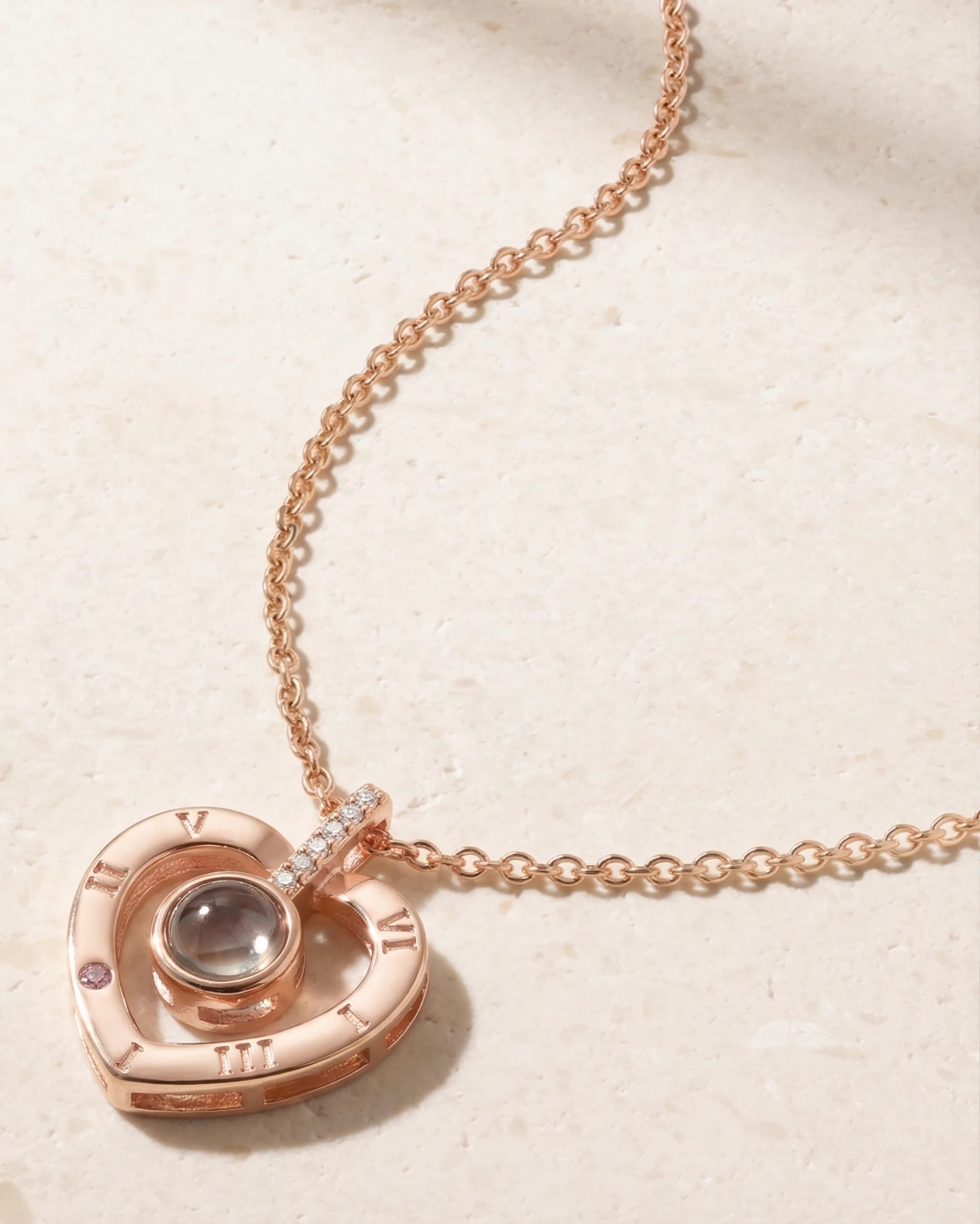Collana con ciondolo a forma di cuore, 100 lingue con scritta in lingua Collana con ciondolo a forma di cuore, 100 lingue con scritta in lingua