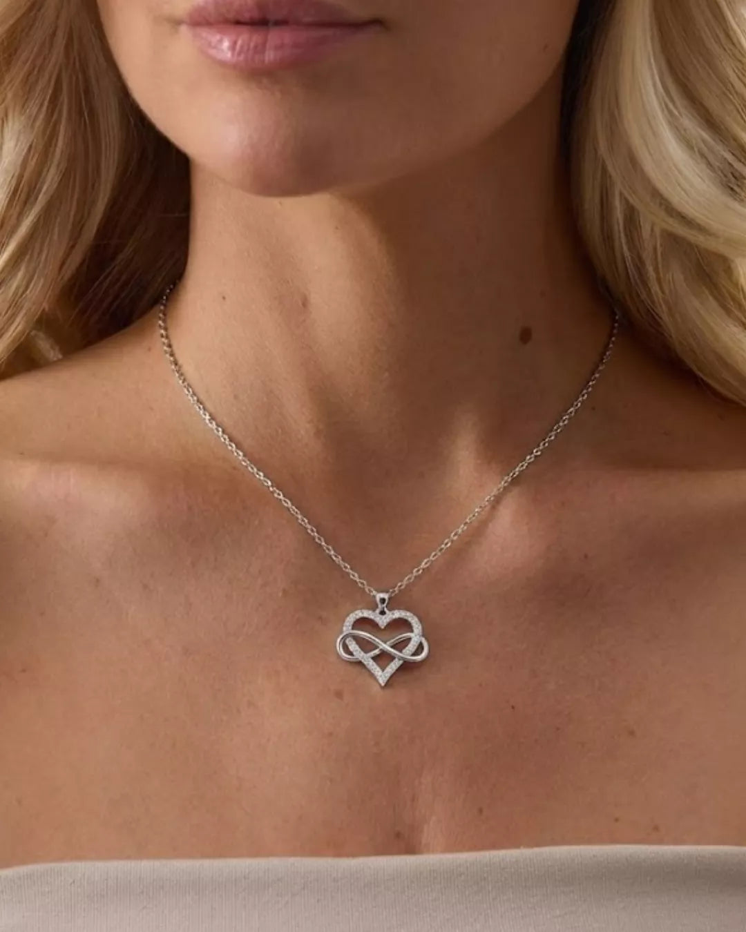 Halskette Ewige Umarmung | Swaravo