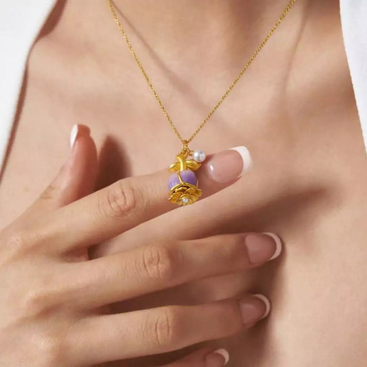 Elegante Aurora Glockenblume Halskette, die sich durch Wärme von Violett zu Rosa verfärbt – ein Symbol für Liebe und Verbundenheit.