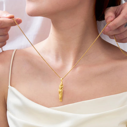 Herzanhänger mit zwei sich umarmenden Figuren – Geschenk der Liebe