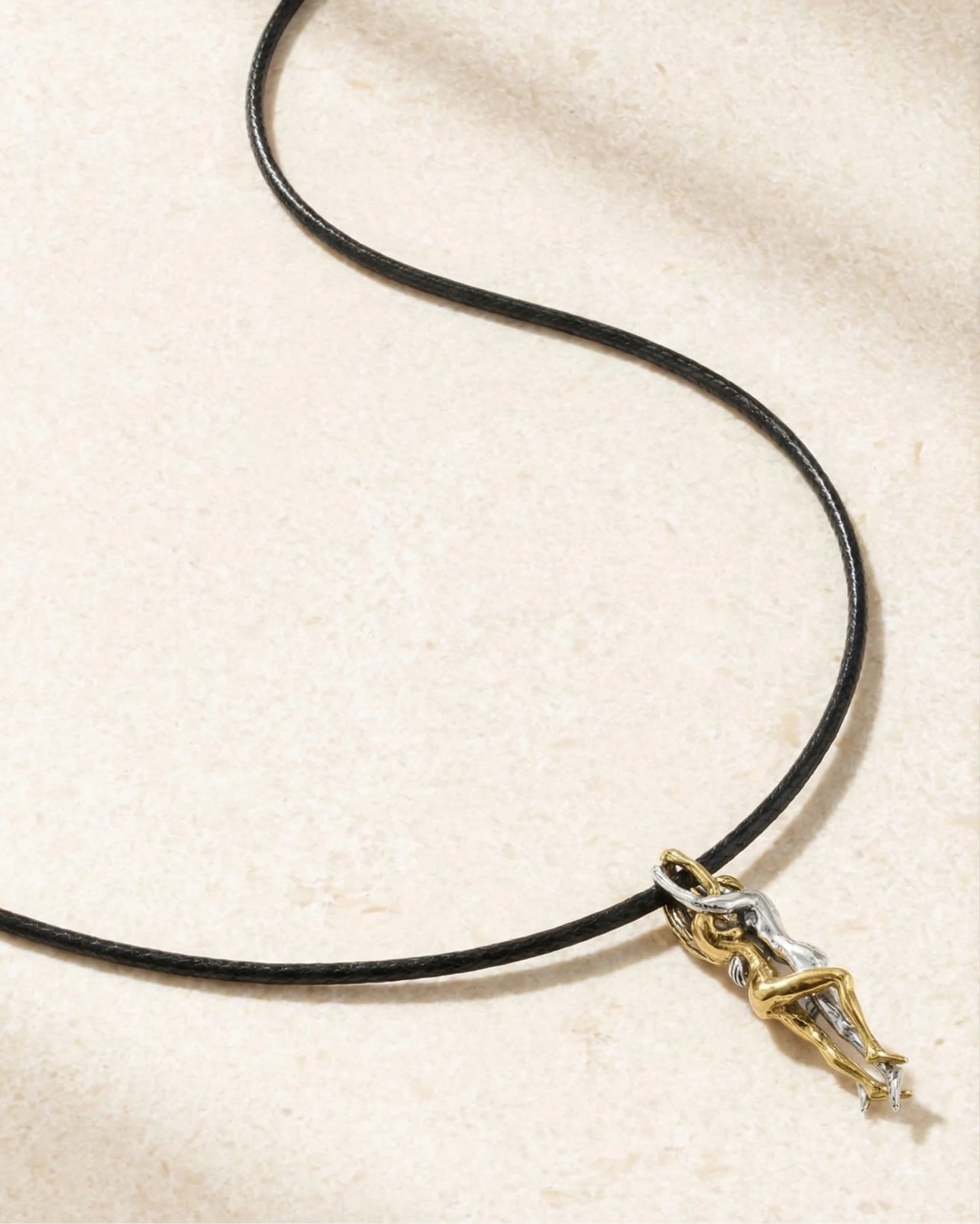 Vintage Omfavnelse Halskæde – Et stille udtryk for kærlighed og nærhed | Swaravo