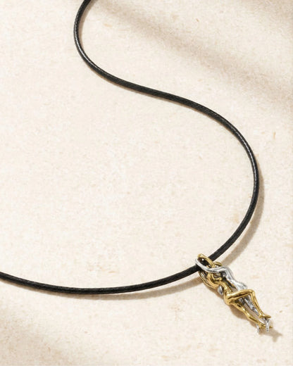 Vintage Omfavnelse Halskæde – Et stille udtryk for kærlighed og nærhed | Swaravo