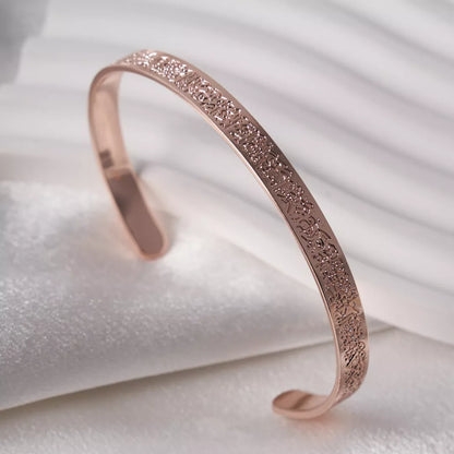 Gravur von Ayatul Kursi auf Roségold-Armband – islamisches Schutzsymbol