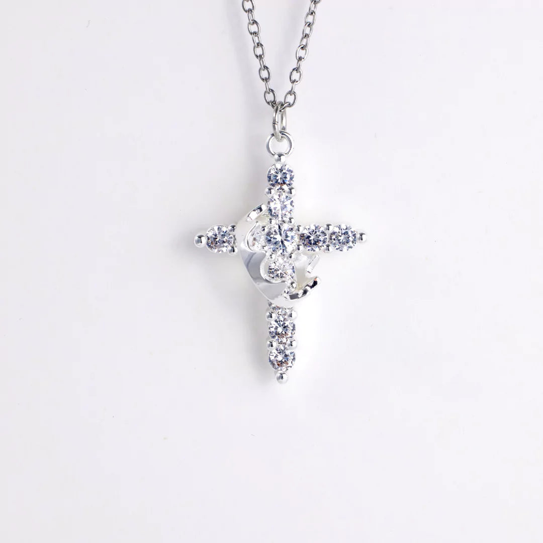 Crowned Faith Kreuzkette in Silber aus Edelstahl – gekröntes Kreuz mit klaren Details