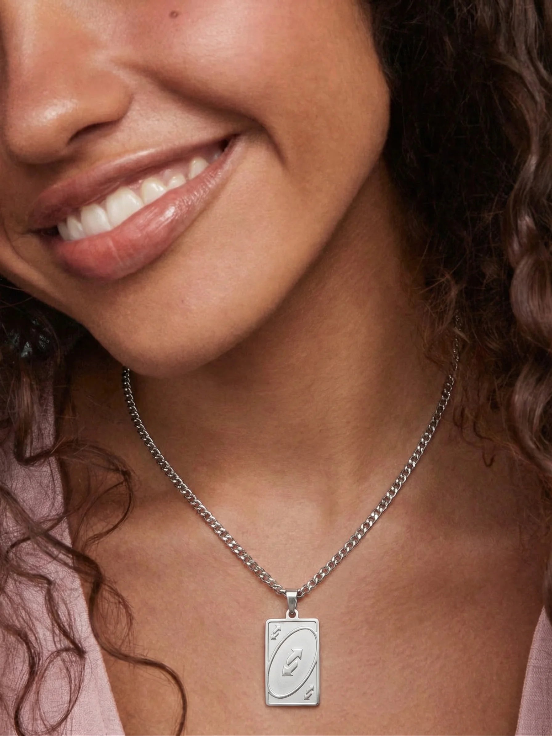 UNO Richtungswechsel Kette – Lifestyle Tragebild | Swaravo