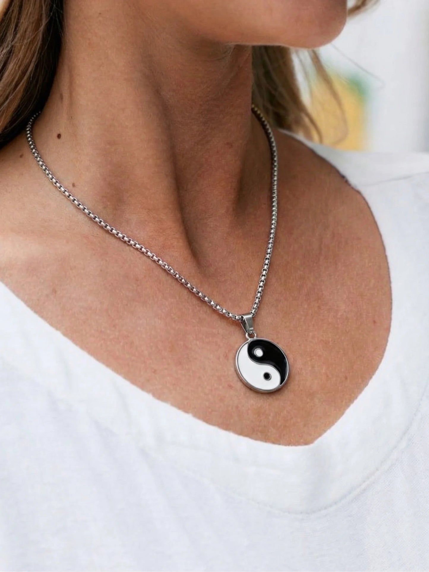 Yin-Yang Balance Halskette – Styling Ansicht | Swaravo