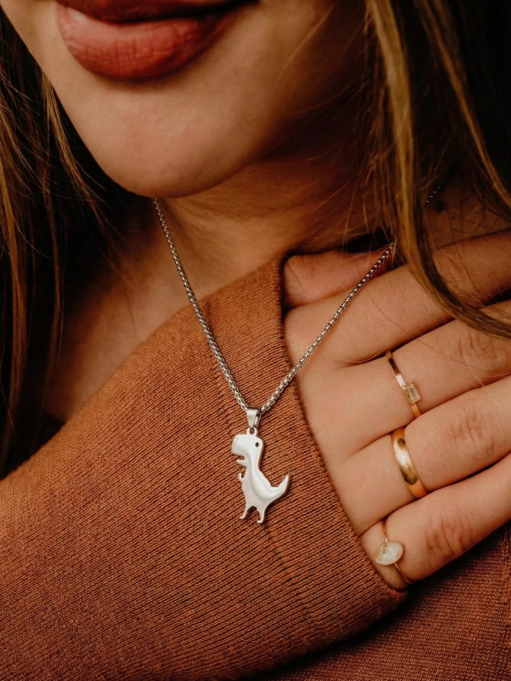 Offline Dino Halskette – Styling Ansicht | Swaravo