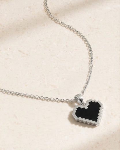 Collier Cœur Pixel Noir – Ressentez l'amour dans chaque pixel | Swaravo