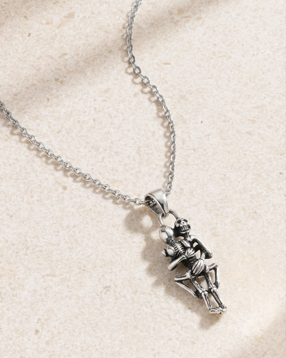 Skull Hug Halskette – Ewige unzertrennliche Liebe | Swaravo