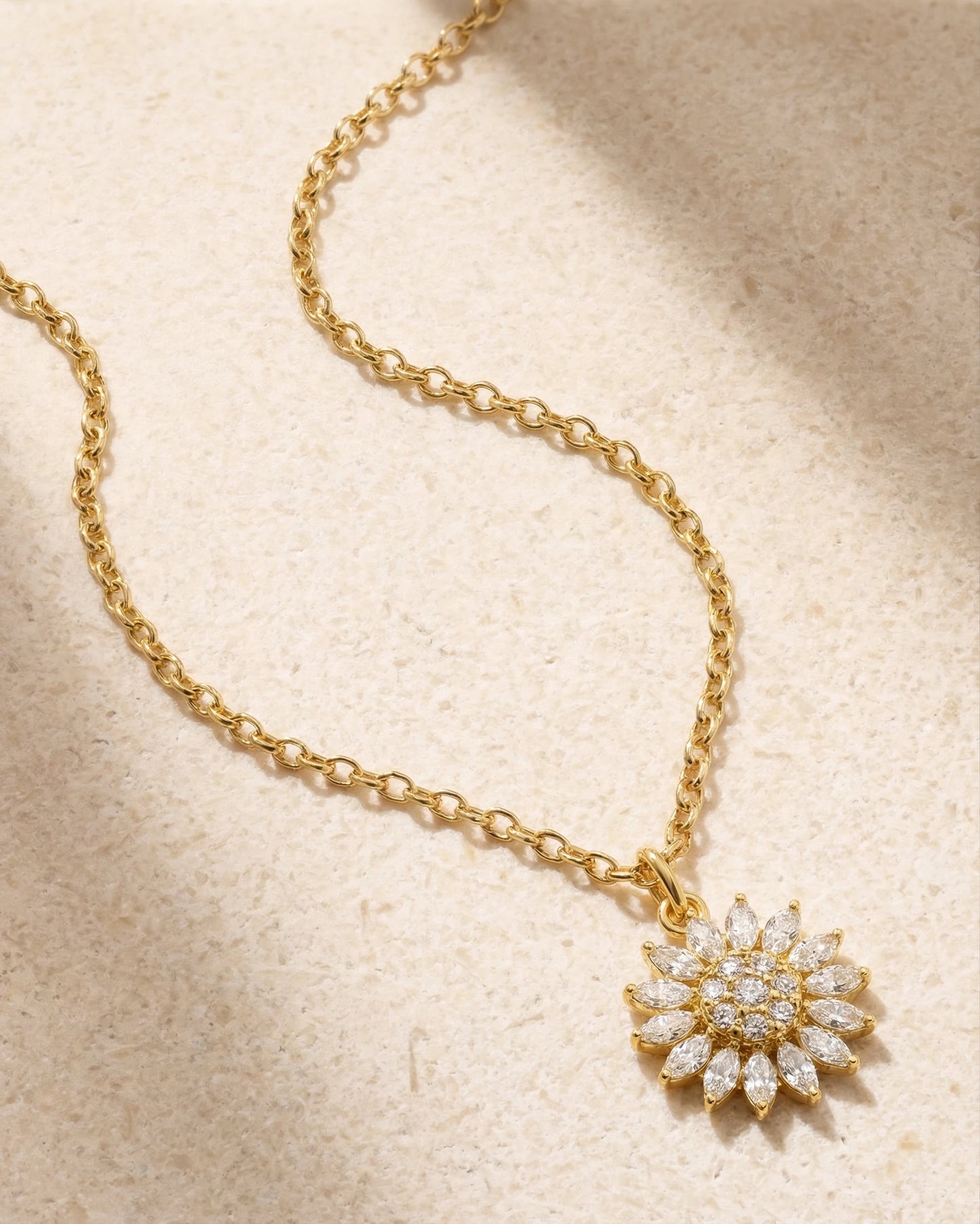 Collier tournesol aux pétales pivotants – un bijou de lumière, d'énergie et d'espoir | Swaravo
