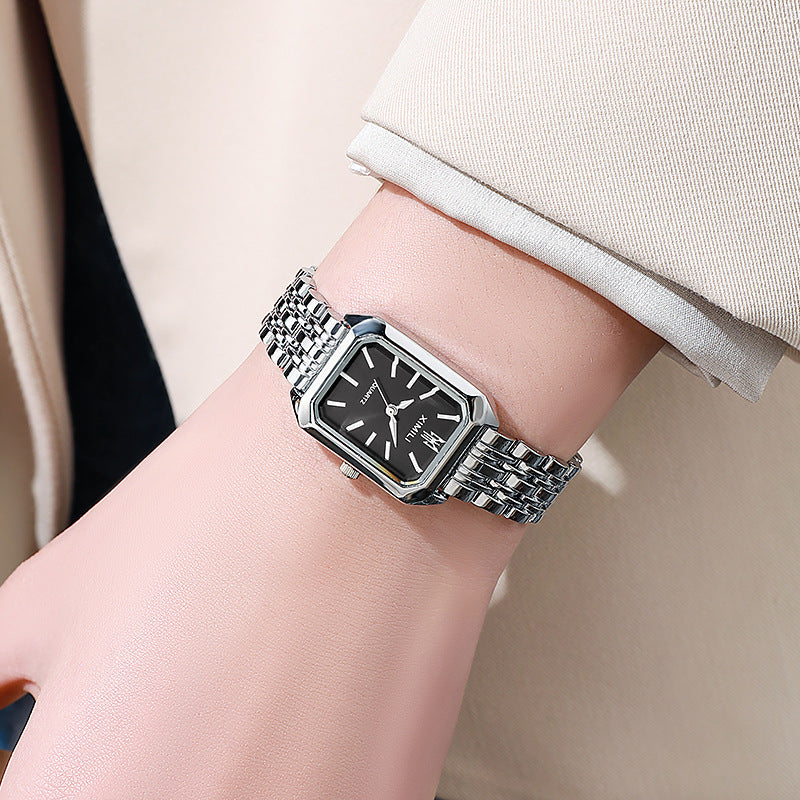 Zeitlose schwarze Armbanduhr für Frauen – elegantes Modell von Swaravo