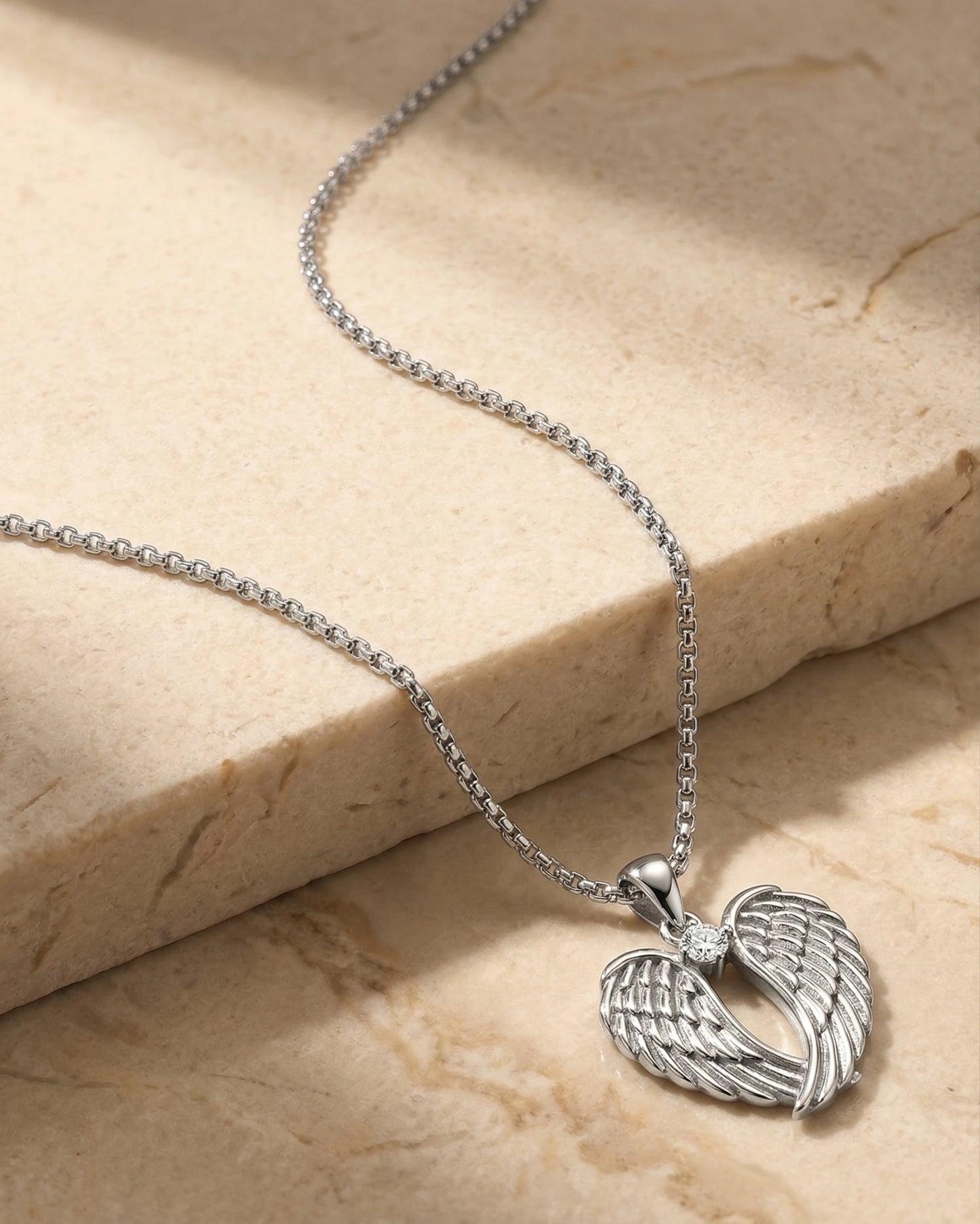 Collier Étreinte Ailes d'Ange : force et protection | Swaravo