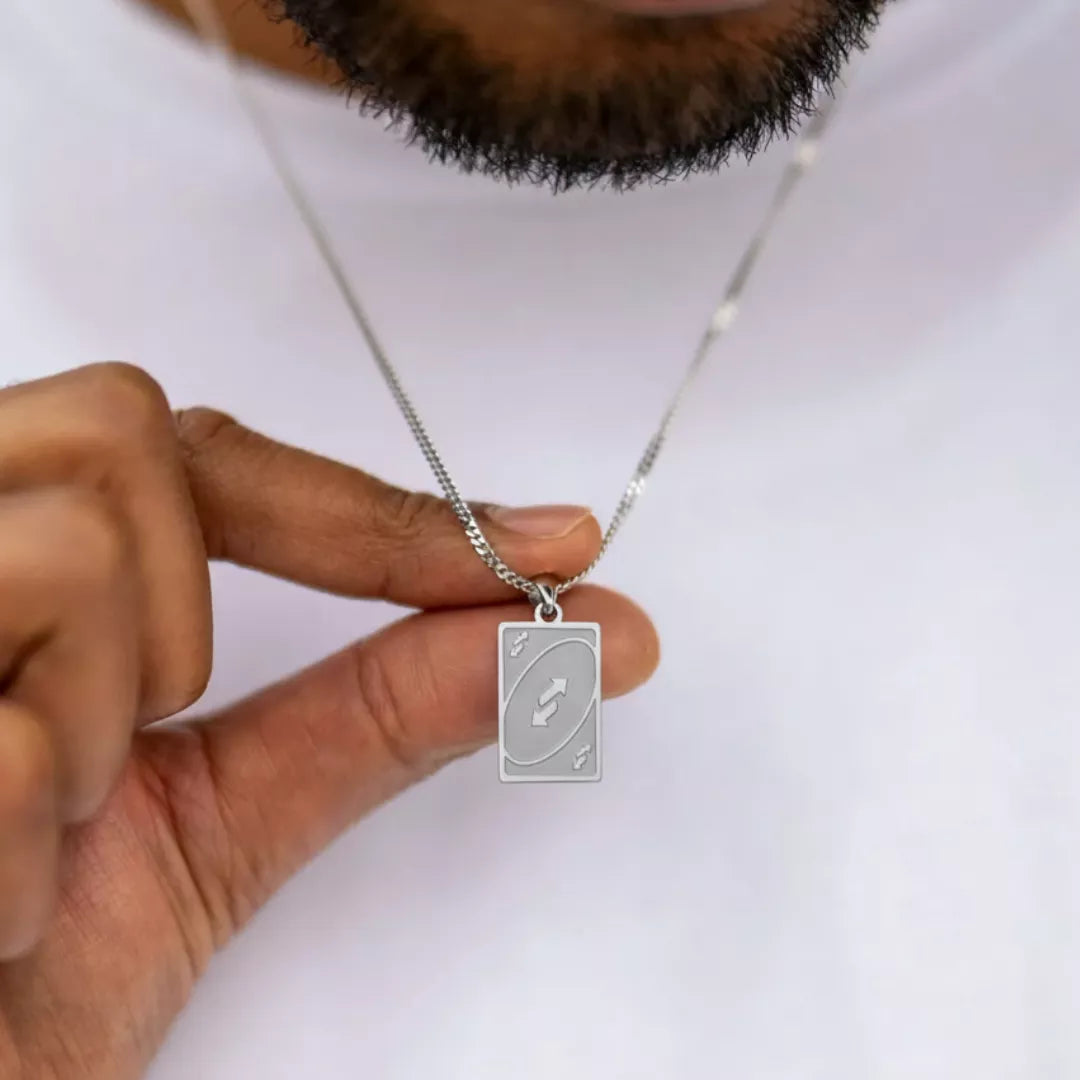 UNO Reverse Anhänger aus Edelstahl in minimalistischer Form