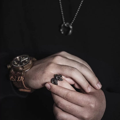 Venom Ring von Swaravo – eleganter Schmuck für Damen und Herren